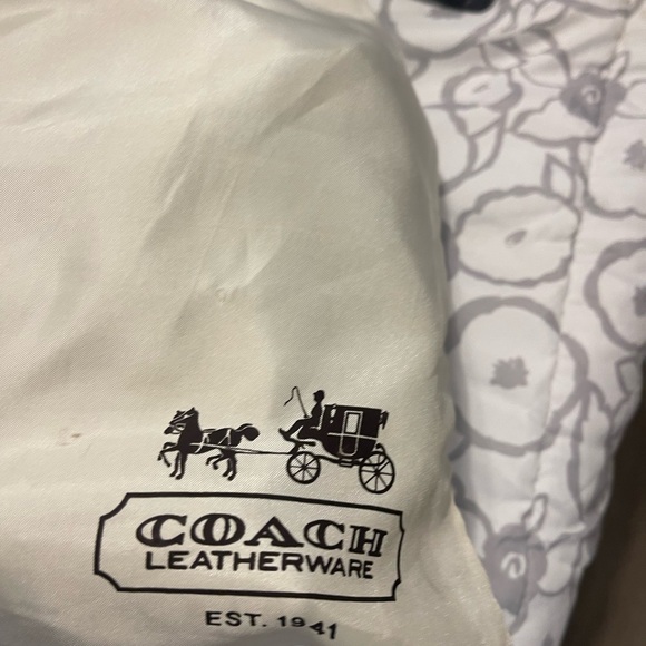 Coach purse  and matching wrislet used like new without tags no defects - Picture 11 of 11